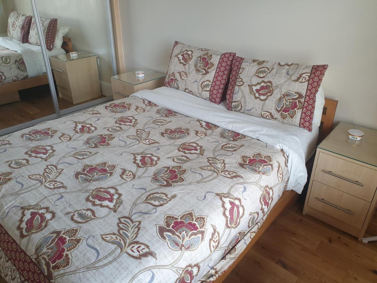 London Luxury 2 Bedroom Flat 5Min Walk From Overground, With Free Wifi, Free Parking-Sleeps X6 Ilford Dış mekan fotoğraf
