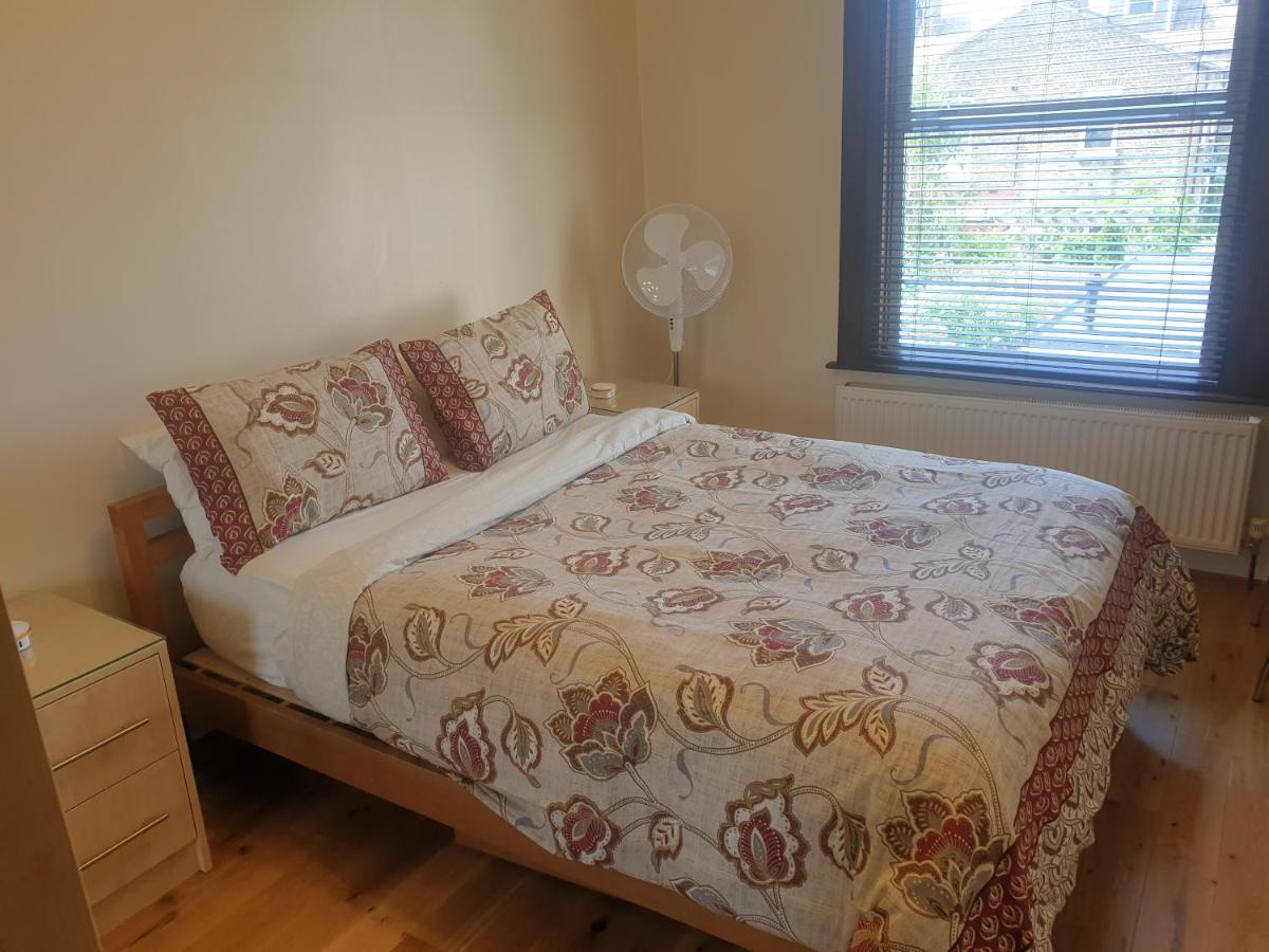 London Luxury 2 Bedroom Flat 5Min Walk From Overground, With Free Wifi, Free Parking-Sleeps X6 Ilford Dış mekan fotoğraf
