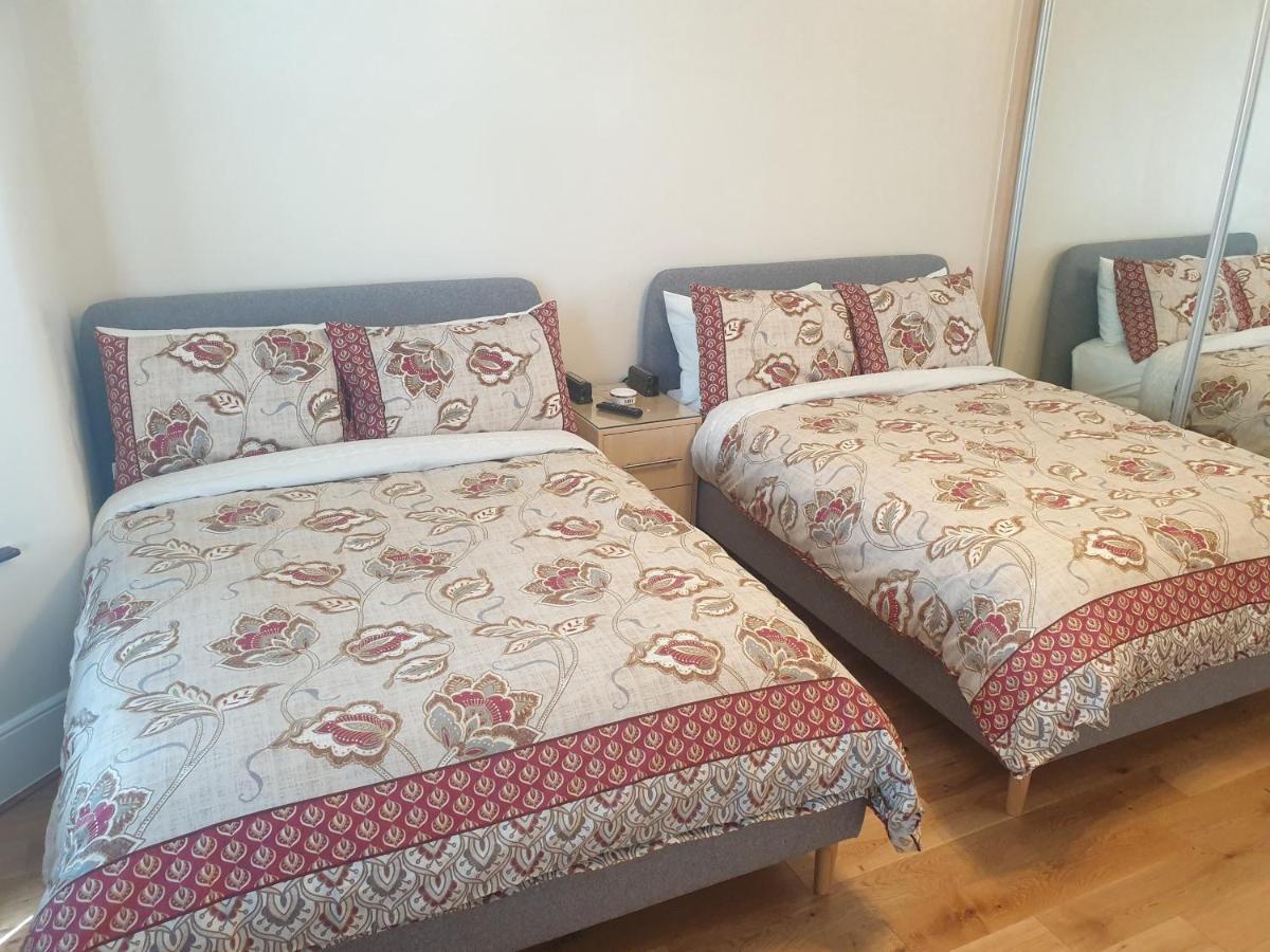 London Luxury 2 Bedroom Flat 5Min Walk From Overground, With Free Wifi, Free Parking-Sleeps X6 Ilford Dış mekan fotoğraf