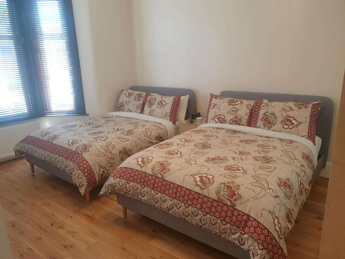 London Luxury 2 Bedroom Flat 5Min Walk From Overground, With Free Wifi, Free Parking-Sleeps X6 Ilford Dış mekan fotoğraf