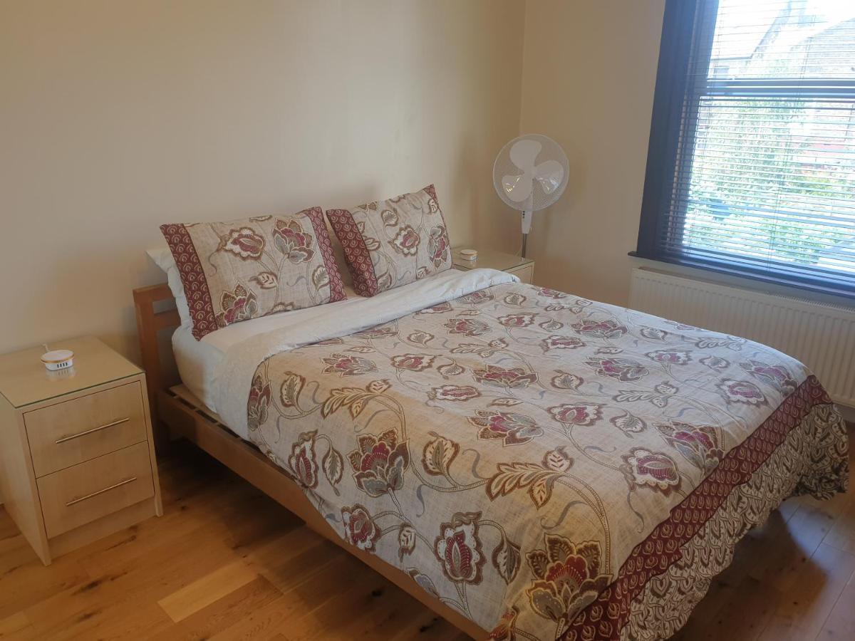 London Luxury 2 Bedroom Flat 5Min Walk From Overground, With Free Wifi, Free Parking-Sleeps X6 Ilford Dış mekan fotoğraf