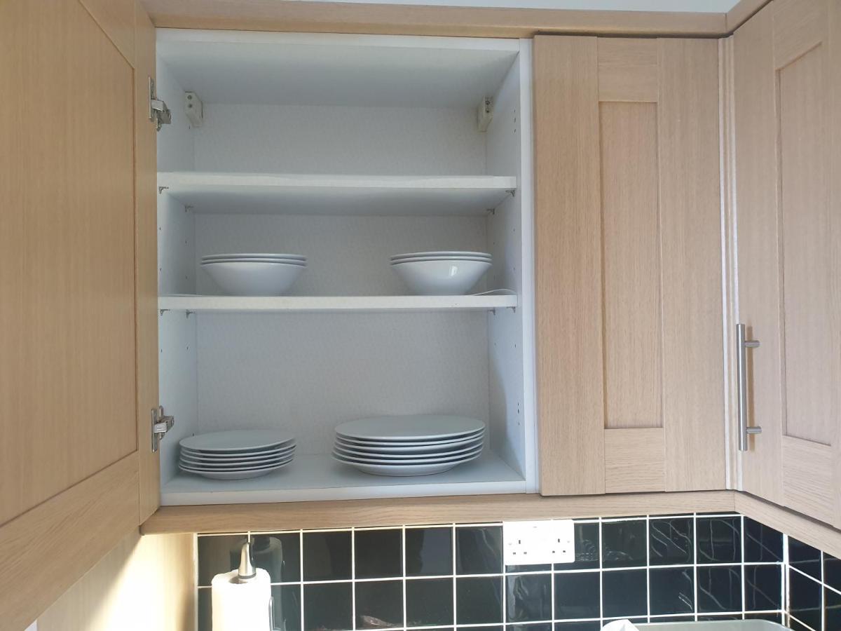 London Luxury 2 Bedroom Flat 5Min Walk From Overground, With Free Wifi, Free Parking-Sleeps X6 Ilford Dış mekan fotoğraf
