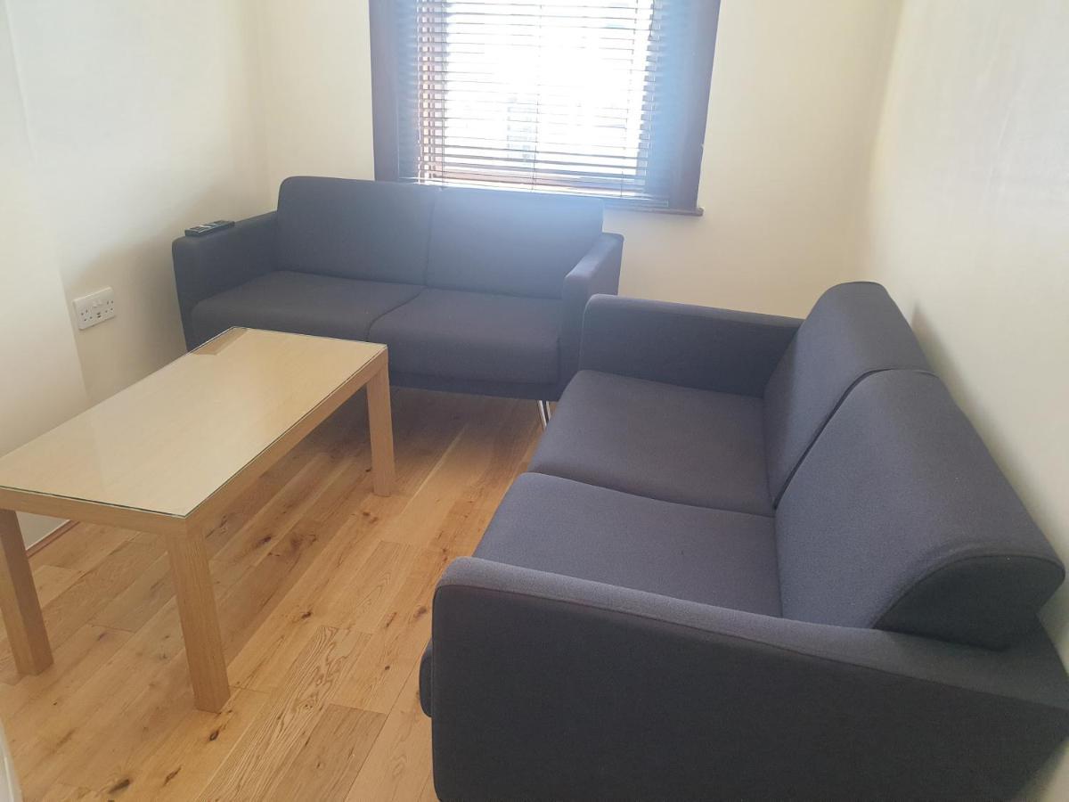 London Luxury 2 Bedroom Flat 5Min Walk From Overground, With Free Wifi, Free Parking-Sleeps X6 Ilford Dış mekan fotoğraf