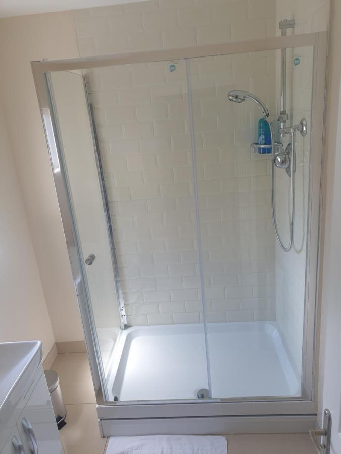 London Luxury 2 Bedroom Flat 5Min Walk From Overground, With Free Wifi, Free Parking-Sleeps X6 Ilford Dış mekan fotoğraf