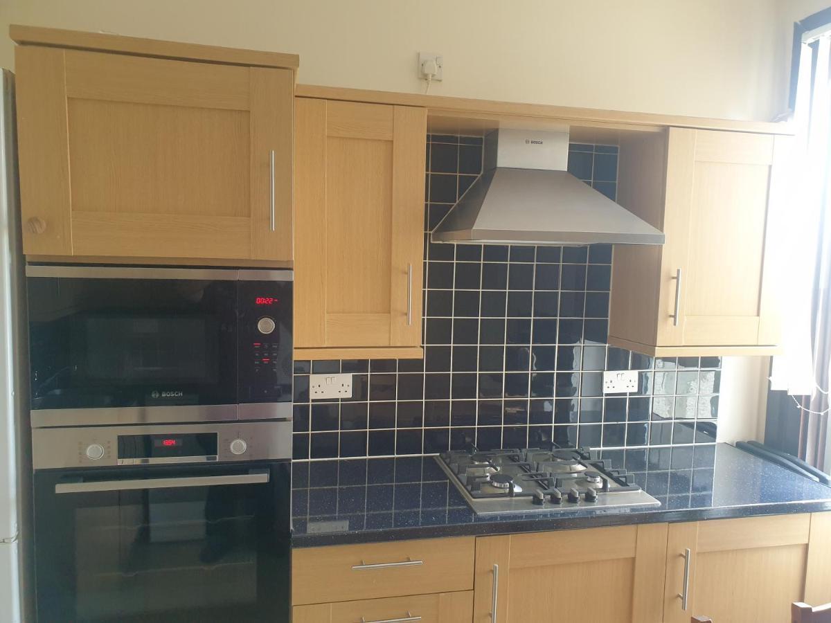 London Luxury 2 Bedroom Flat 5Min Walk From Overground, With Free Wifi, Free Parking-Sleeps X6 Ilford Dış mekan fotoğraf