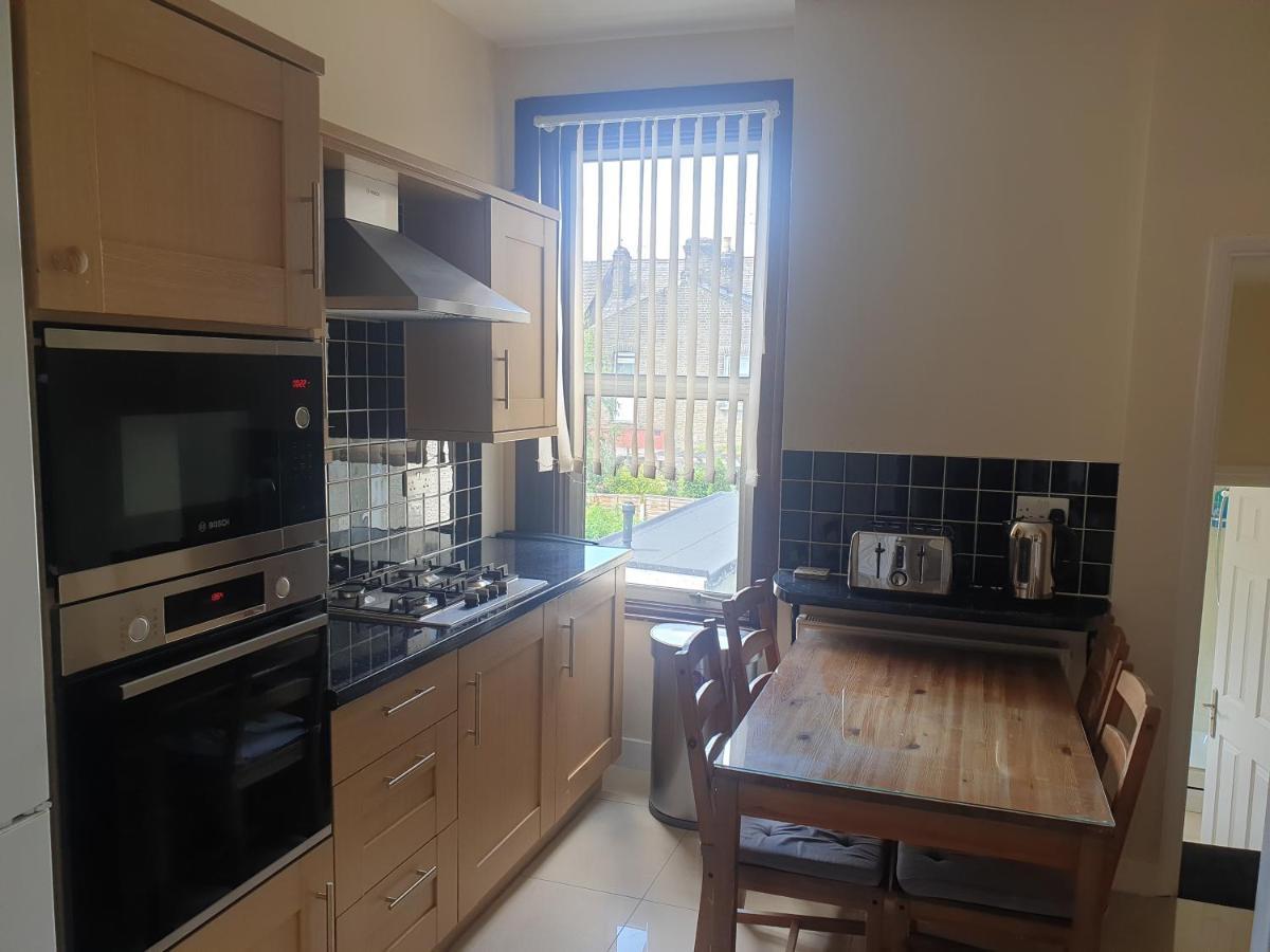 London Luxury 2 Bedroom Flat 5Min Walk From Overground, With Free Wifi, Free Parking-Sleeps X6 Ilford Dış mekan fotoğraf