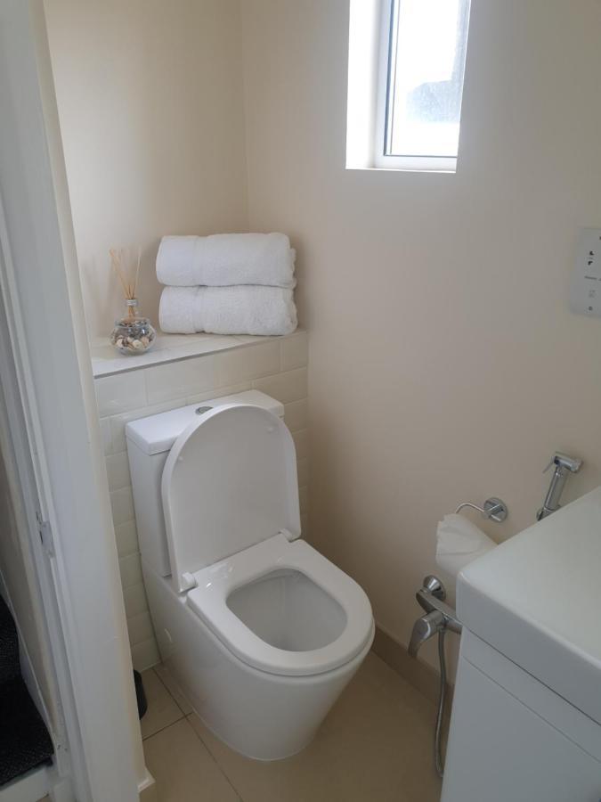 London Luxury 2 Bedroom Flat 5Min Walk From Overground, With Free Wifi, Free Parking-Sleeps X6 Ilford Dış mekan fotoğraf