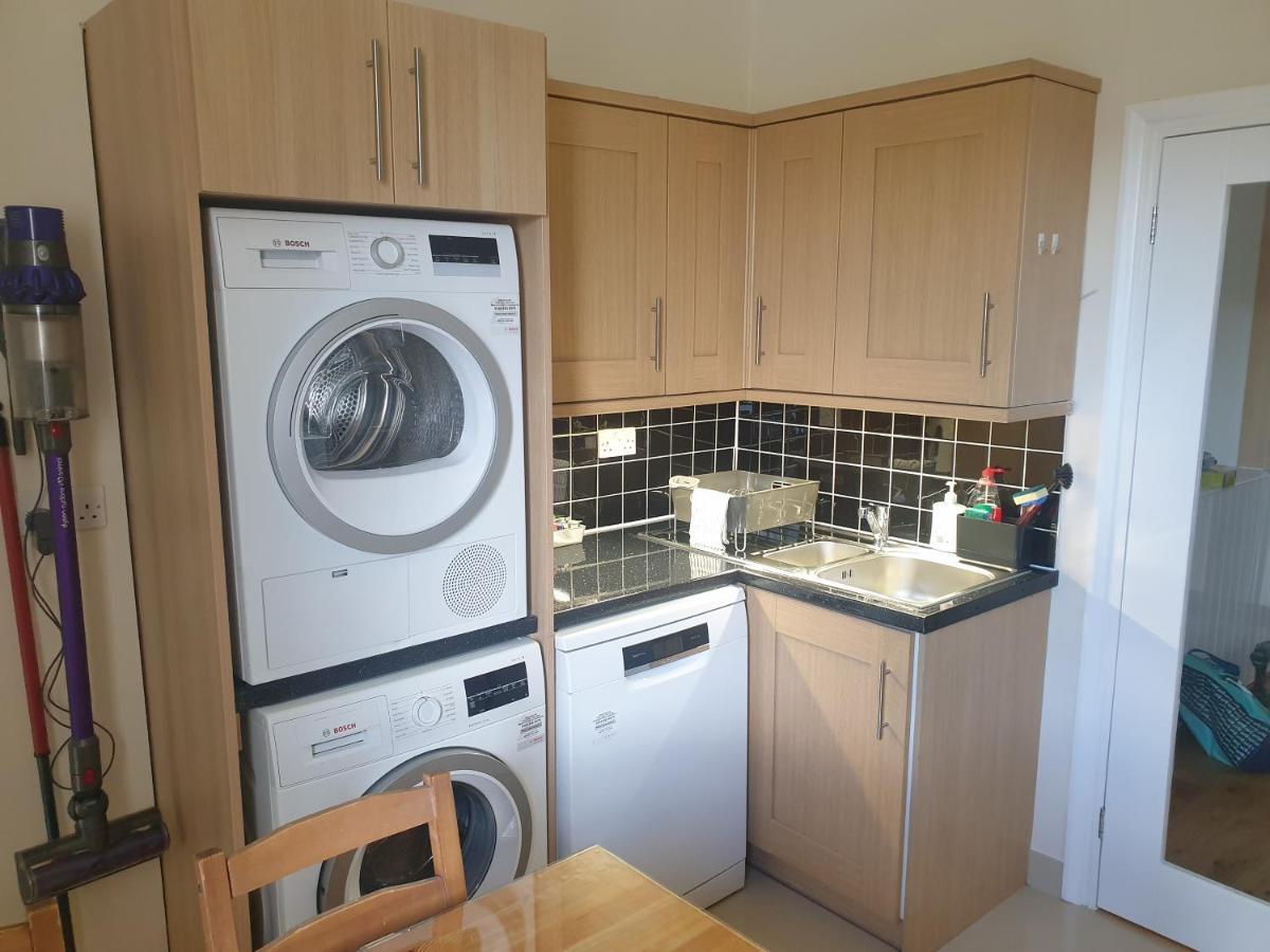 London Luxury 2 Bedroom Flat 5Min Walk From Overground, With Free Wifi, Free Parking-Sleeps X6 Ilford Dış mekan fotoğraf